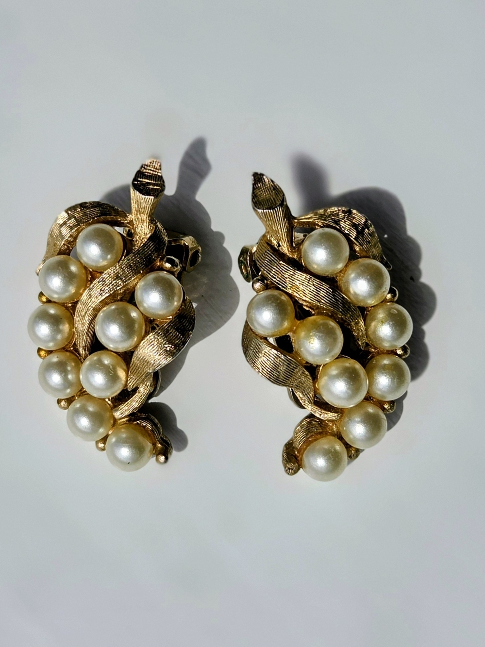 CHOOSE ONE!! Vintage Gold-Tone Pearl Cluster Clip Earrings